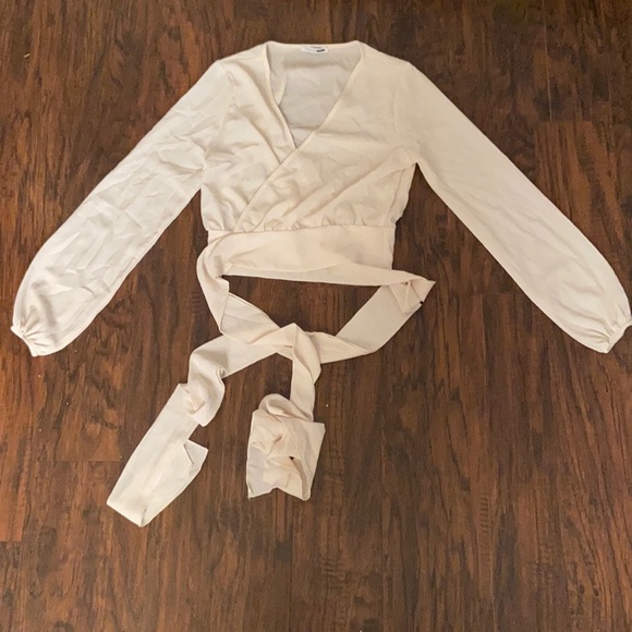 Ivory v neck wrap long sleeve top - Picture 2 of 3